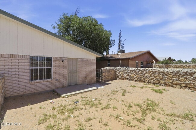 Building Photo - 2918 E Glen Dr