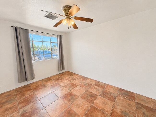 Building Photo - Charming 4 bedroom, near NMSU
