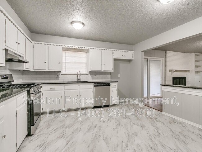 Building Photo - 1011 Crown Dr