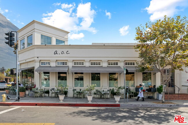 Building Photo - 11645 Montana Ave
