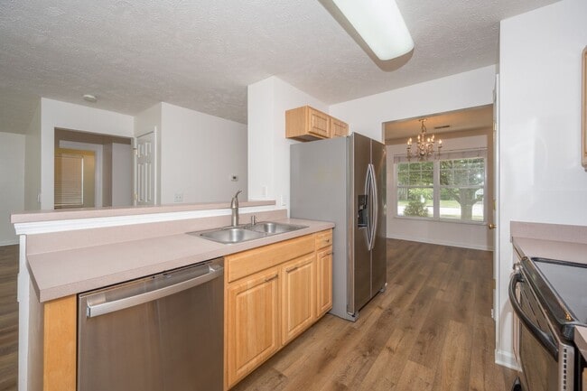Building Photo - **BE THE LUCKY ONE TO LIVE IN THIS UPDATED NASHVILLE/ BELLEVUE HOME**