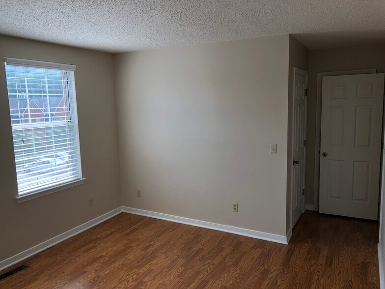 Building Photo - 4114 Bush Lake Dr