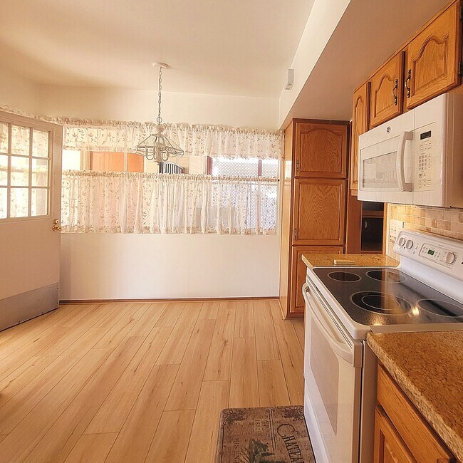 Building Photo - 8229 E Cambridge Ave