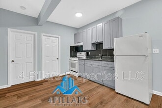 Building Photo - 803 E Chicago Ave