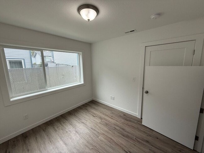 Building Photo - 2603 SW Pickford St