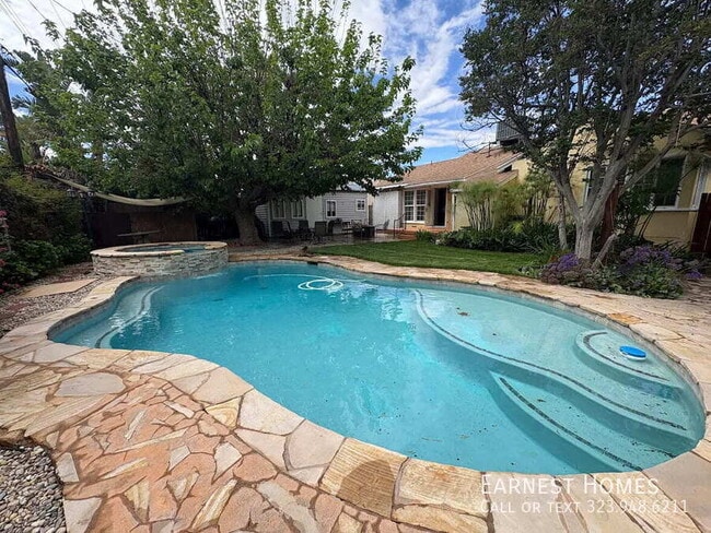 Building Photo - 19022 Sylvan St