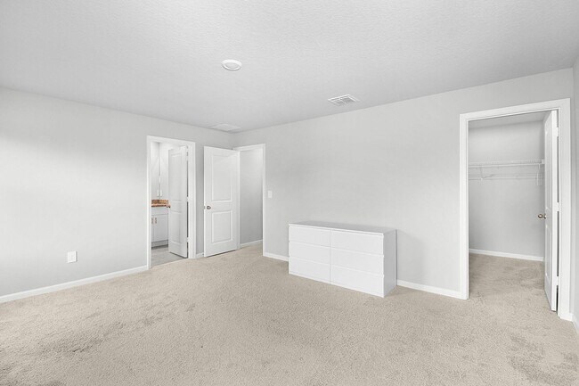 Building Photo - 5766 SE Edgewater Cir