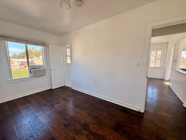 Building Photo - 1801 W 39th St