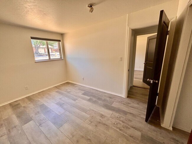 Building Photo - Spacious 4-Bedroom Home in Central Colorado Springs
