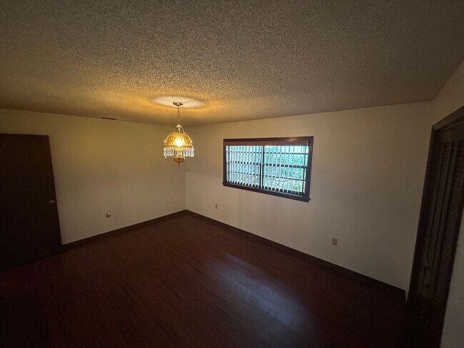 Building Photo - Spacious 3-Bedroom Home with Fenced Yard &...