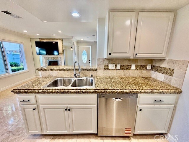 Building Photo - 685 W 18th St