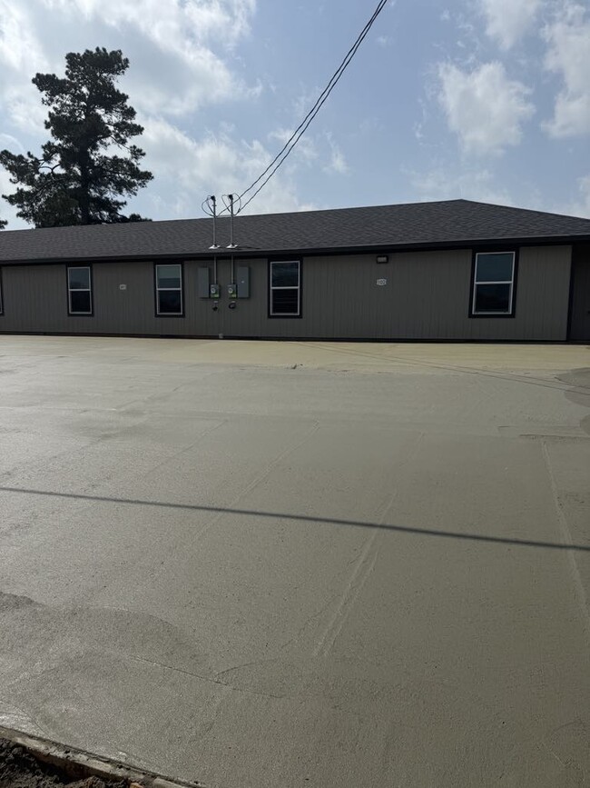 Building Photo - 801 Ritchie St