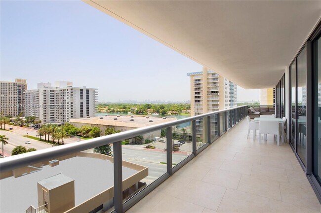 Building Photo - 5875 Collins Ave