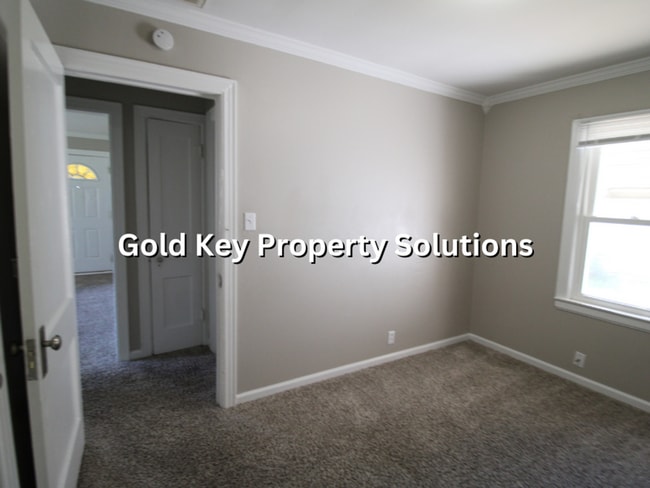 Building Photo - Cute 2 BR 1 BA Meadowbrook House with Cent...