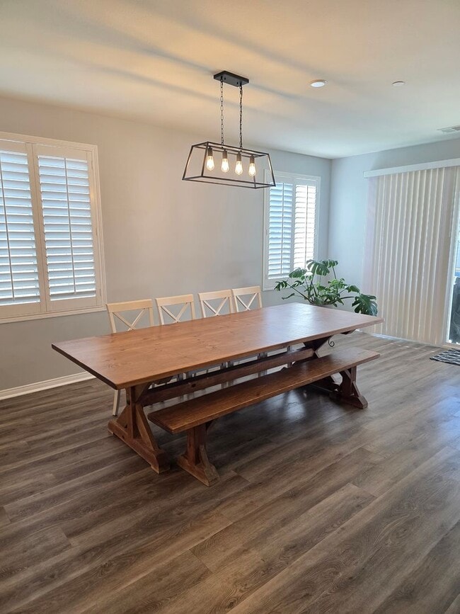 Building Photo - Gorgeous Single Level, 4 Bedroom Pool Home with Solar!