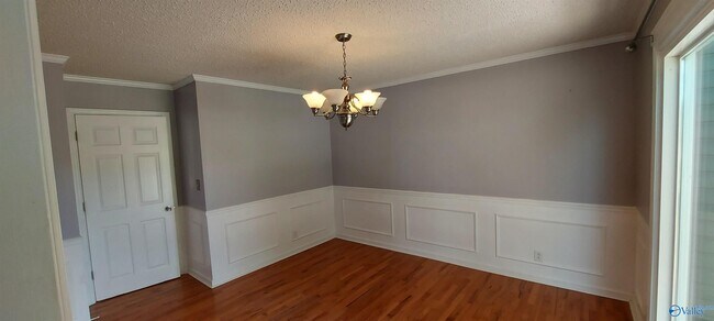 Building Photo - 13031 Camelot Dr SE