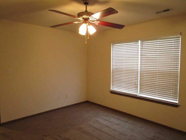 Building Photo - 501-503-503 Glenstone Dr