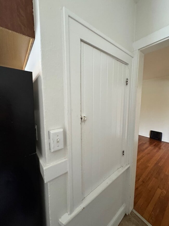 Building Photo - West AVL - Two Bedroom Bungalow Just off H...