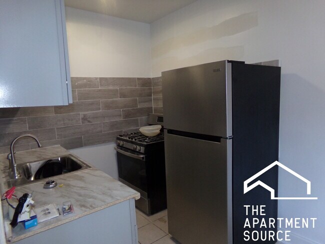 Building Photo - 1619 W Morse Ave