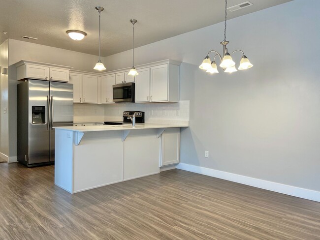 Building Photo - Beautiful Condo at Herriman Town Center!