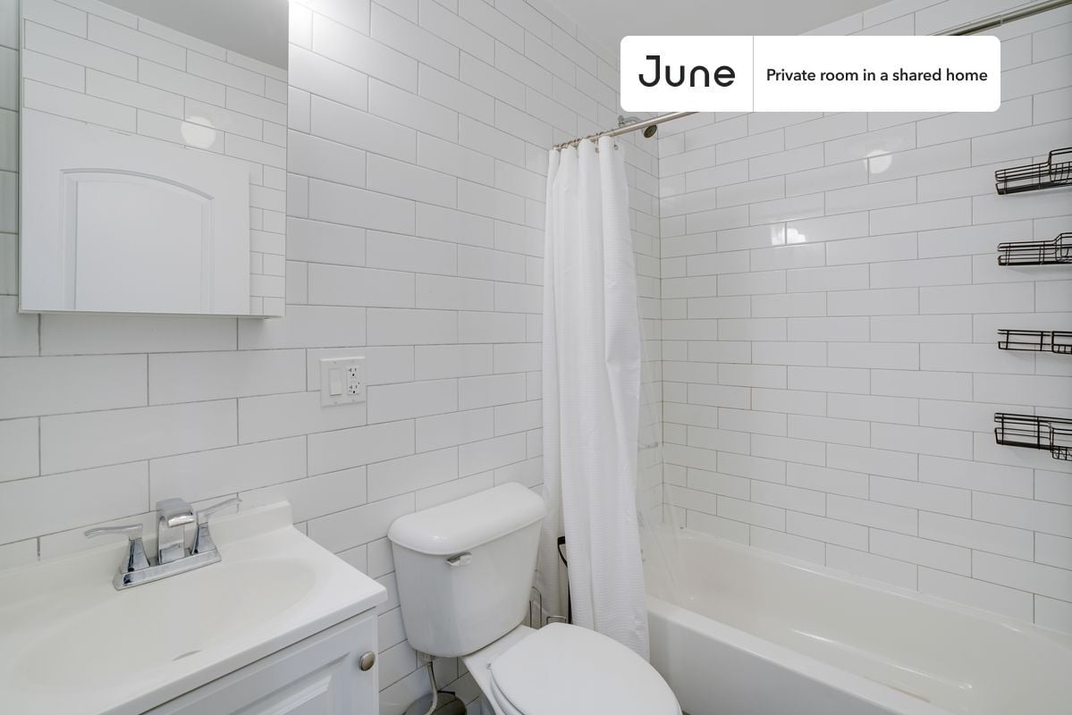 Building Photo - Room in Shared 3 bed/1 bath home