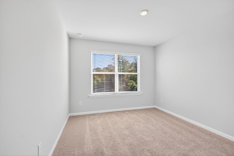 Building Photo - 335 Chesapeake Cmns St