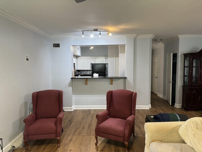 Building Photo - 204 E South St