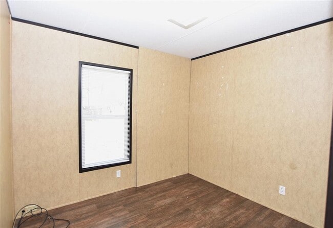 Building Photo - 215 Live Oak St