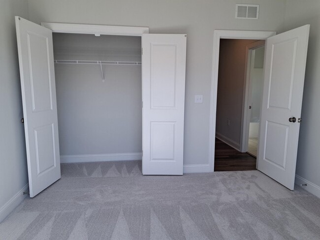 Building Photo - 324 Natsam Wds Wy