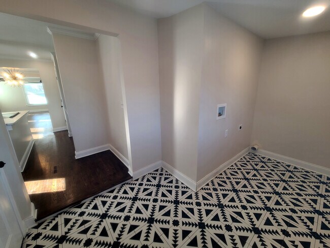 Building Photo - 5511 Lydia Ave