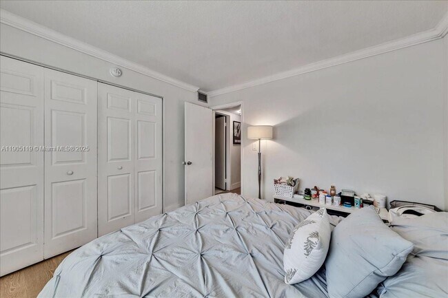 Building Photo - 9225 SW 87th Ave