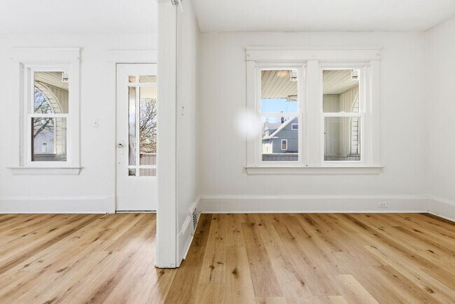 Building Photo - 2935 E 121st St