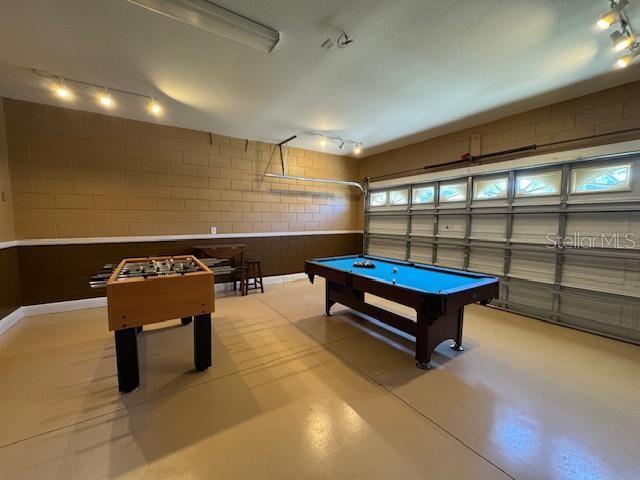 Building Photo - 8212 Fan Palm Way