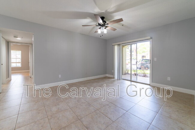 Building Photo - 725 Crest Pines Dr