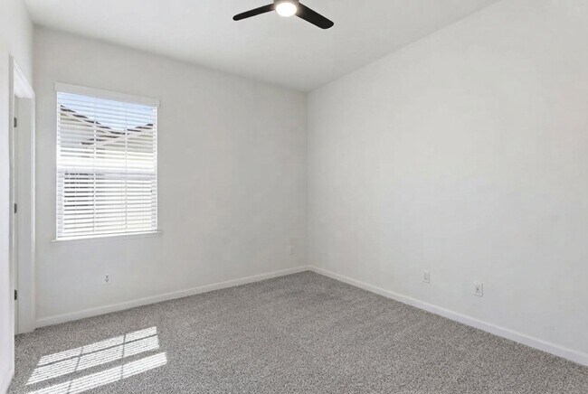 Building Photo - 24 E Heritage Dr