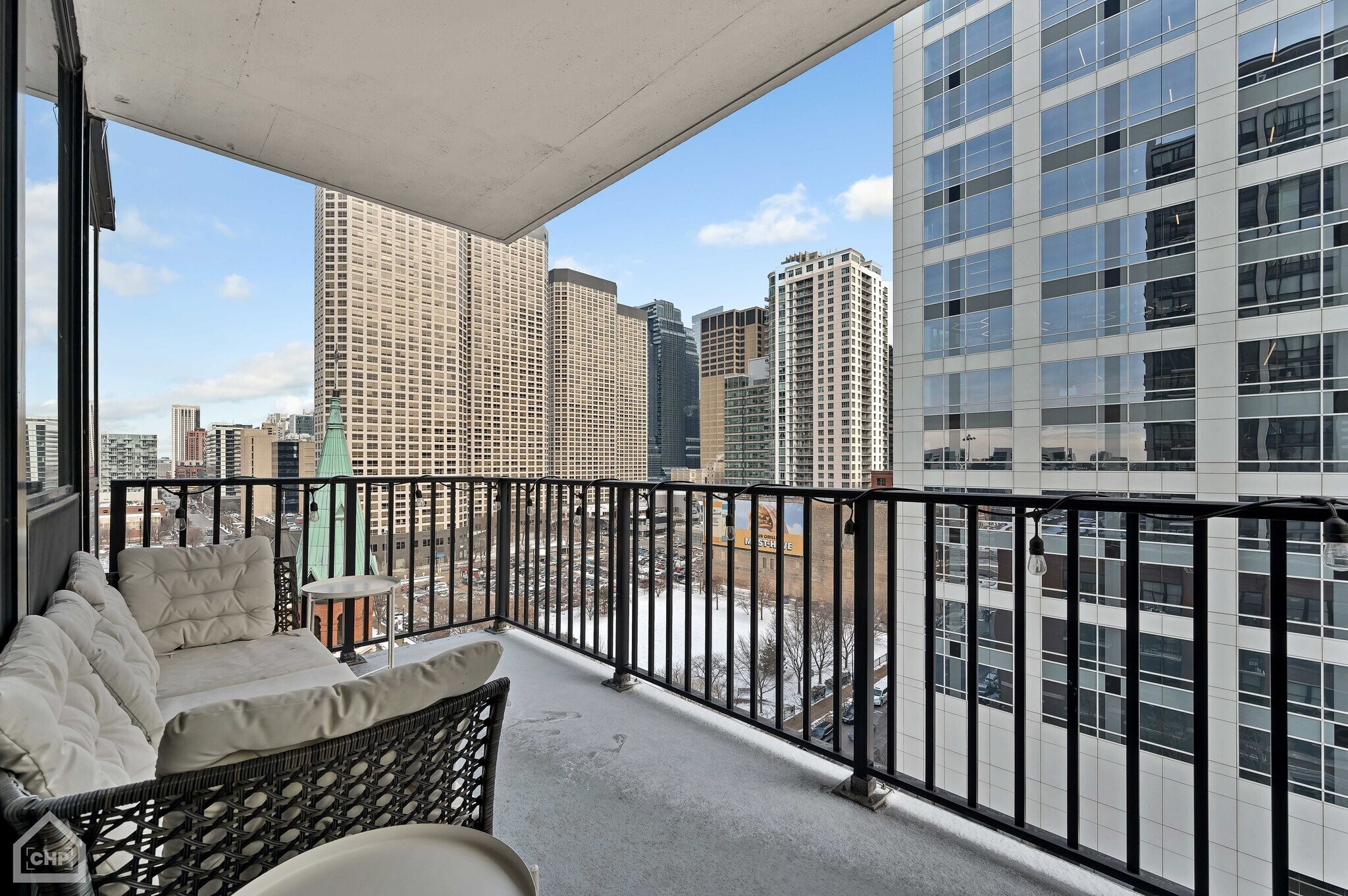 Building Photo - 210 S Desplaines St