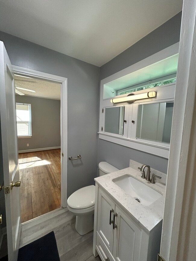 Building Photo - 2331 Wesley Dr