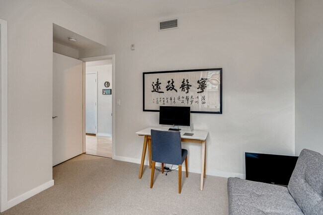 Building Photo - 2BDR Condo w/ AMAZING private patio & amenities!