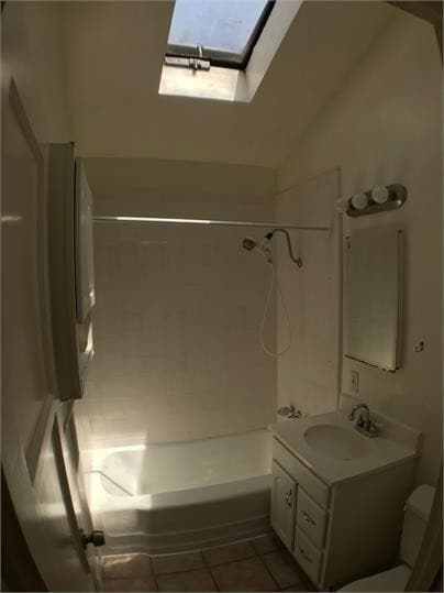 Building Photo - BEAUTIFUL WOOD FLOORS IN THIS 5 BED 2 BATHROOM HOUSE- LARGE DOGS OK