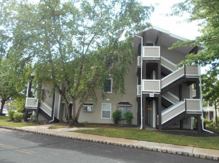 Building Photo - 452 Tournament Dr