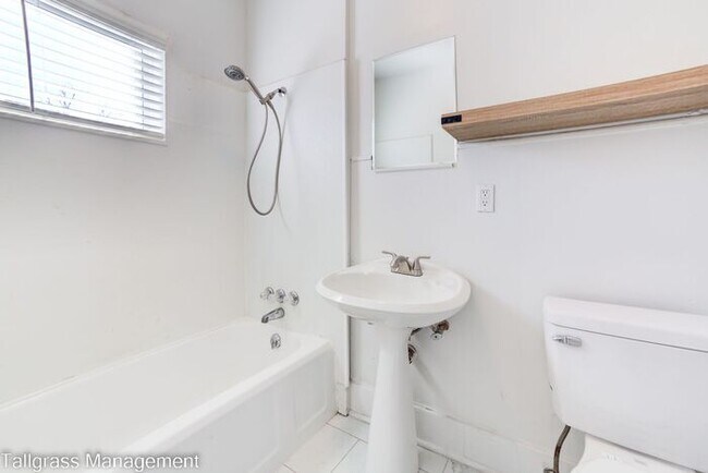 Building Photo - Charming 3/1 Near TU! Make this your new home!