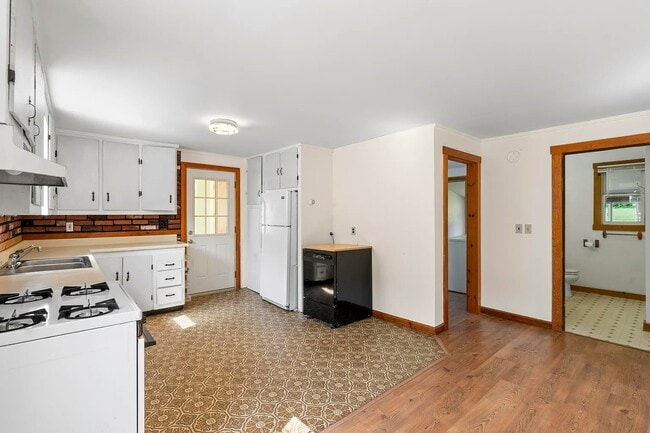 Building Photo - 17 Windy Meadows Dr