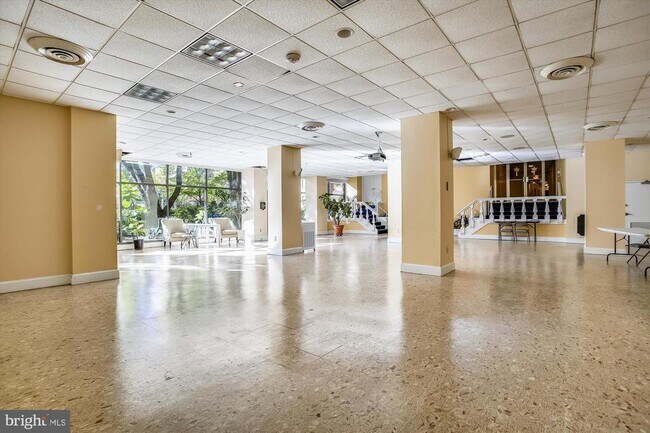 Building Photo - 4201 CATHEDRAL Ave NW