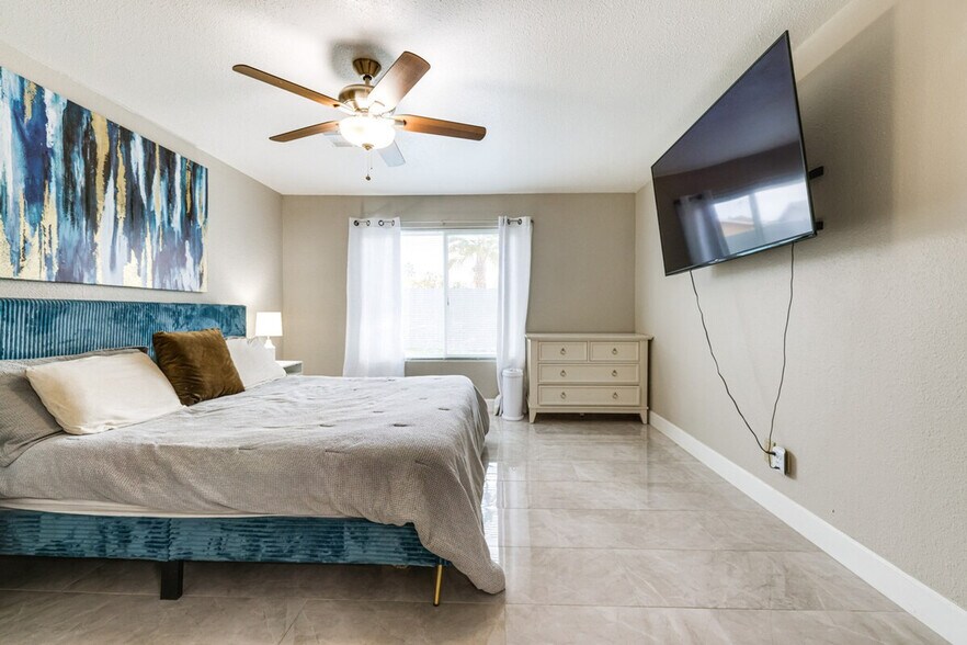 Building Photo - 903 W Harvard Dr