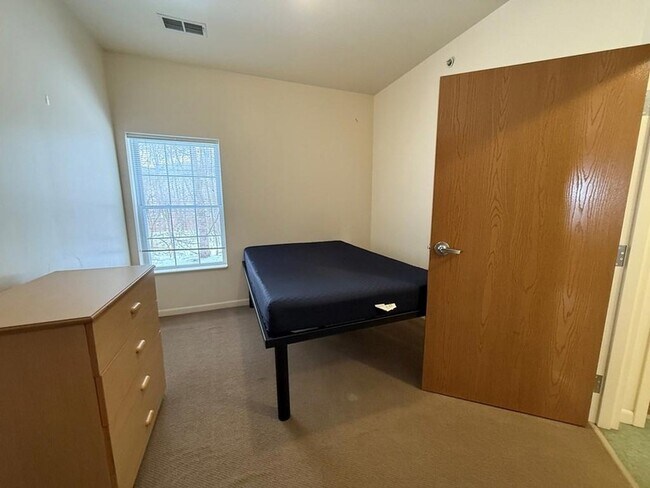 Building Photo - 1950 W 1st St