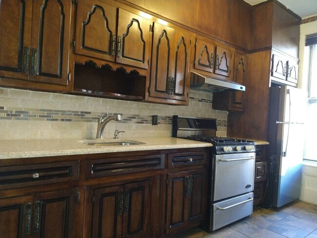 Building Photo - 571 Eastern Pkwy