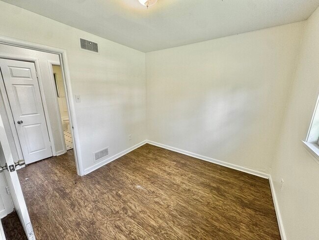 Building Photo - 2235 Charjean Rd