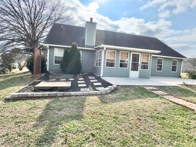 Building Photo - 705 Ridgeland Rd