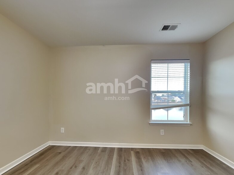 Building Photo - 183 Charlesfort Way