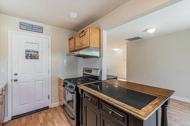 Building Photo - 755 Enright Ave